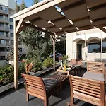 Zeus2 Beach Front Apartment, 3Br