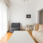 Spacious Apartment In Voula