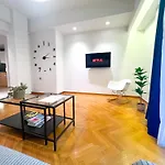 2 Bedroom Apartment Athens - Kallimarmaro