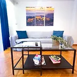 2 Bedroom Apartment Athens - Kallimarmaro