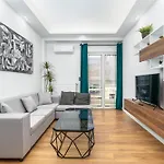 Urban 1-Br City Spot
