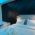 The Golden Jacuzzi Spot