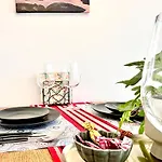 Sunny Escape In Glyfada 2 Bd