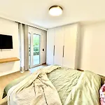 Sunny Escape In Glyfada 2 Bd