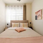 Brand New Modern Stylish 6Bdr 3Bath Apt-Athens