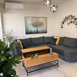 Brand New Modern Stylish 6Bdr 3Bath Apt-Athens