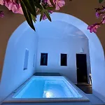 Santorini Miracles Suites, Adults Only