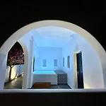 Santorini Miracles Suites, Adults Only