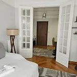 Plaka Sofi Suite