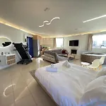 Sunny Home Private Jacuzzi Hydromassage Acropolis & Lycabettus Far View Parking 300M Metro Peristeri