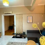 Cozy Home In Nea Smirni