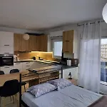 Luxurious 4Th Floor Apartment With Elevator
