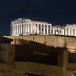 Acropolis View 3-Bdrm With Rooftop Garden & Jacuzzi