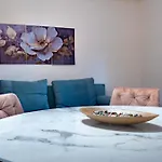 Sepolia Metro Station 1 Bdrm 3 Pers By Mps