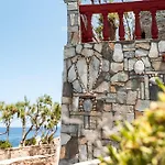 Cavos Bay Hotel & Studios