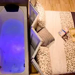Top Location Jacuzzi Apartment