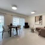 Cultural Retreat Stylish Apartment Near Stavros Niarchos Center