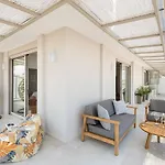Lavish Unique Penthouse Next To The Seafront
