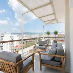 Lavish Unique Penthouse Next To The Seafront