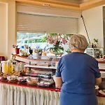 Regina Studios & Hotel