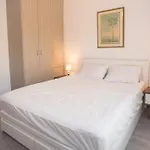 Beachside Bliss Central 1-Bedroom In Glyfada