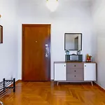 Spacious Apartment Next To The Park