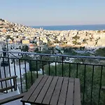 Απεριόριστη Θέα Δίπλα Στην Πόλη