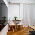 Spacious 2 Bedroom Apartment Next To Acropolis