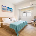 A Lux, Athens Center, Syntagma! Work Or Play