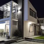 Luxury Villa Victoria, Nea Iraklitsa