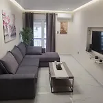70M 2Br Bright Luxury Apt