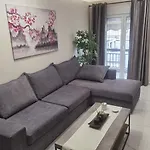 70M 2Br Bright Luxury Apt
