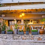 Le Grand Bleu Studios & Apartments