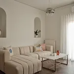 Bright & Airy 3Br Penthouse In Piraeus