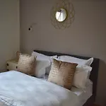 Athens 4-Bedroom Apartment For Large Groups And Families
