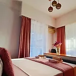 Athens 4-Bedroom Apartment For Large Groups And Families