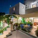 Kontaratos Studios & Apartments