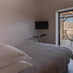 Amal Kythnos Suites