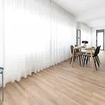 Stylish Spacious Apartment In Palaio Faliro