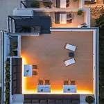 The Meta Stay - Sunny Retreat With Rooftop Access