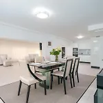 Voula Luxury Modern Living 1 Bd Apt With Garden