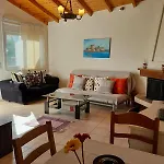 Omorfi Poli 120 Sqm Apartment