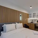 Rooftop Mini Suite #3 -Roof Deck-Luggage Storage