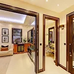 Albert R Apartment With Nice Location