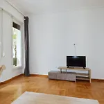 An Urban Apartment At Plateia Koliatsou