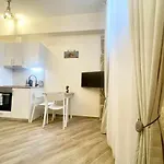 Central Apartment For Two In Kypselis 61