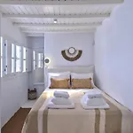 Beachhouse Small Santa Maria By Naoussa Direct Beach Access