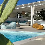 Sun, Beachfront Villa With Stunning Views, Mikri Vigla Naxos