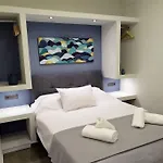 Farisma - Bright And Central Apt In Kalamata