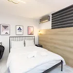 Stylish & Elegant Apt In Pagrati